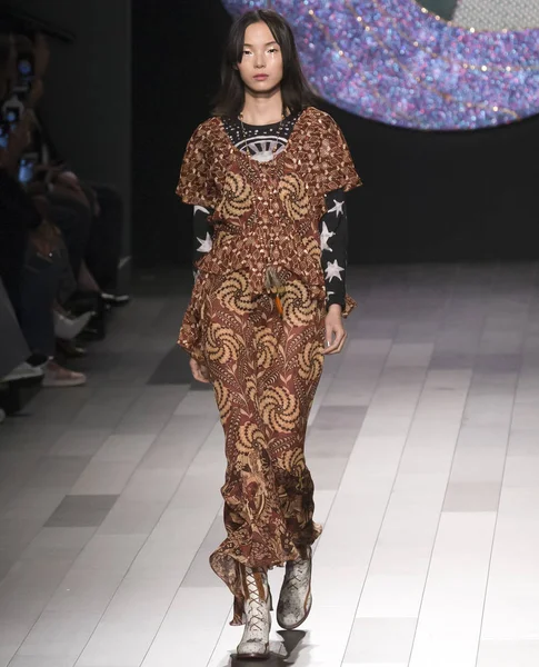 Anna Sui show - våren sommaren 2018, New York Fashion Week — Stockfoto