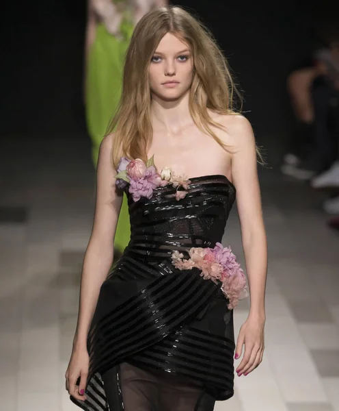 Marchesa show - frühling sommer 2018, new york fashion week — Stockfoto