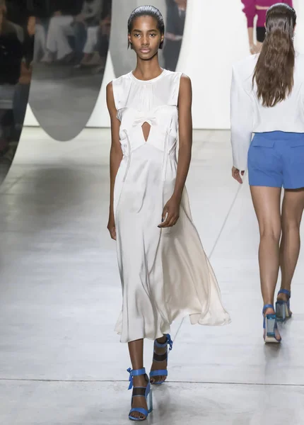 Prabal Gurung show - bahar yaz 2018, New York Moda Haftası — Stok fotoğraf