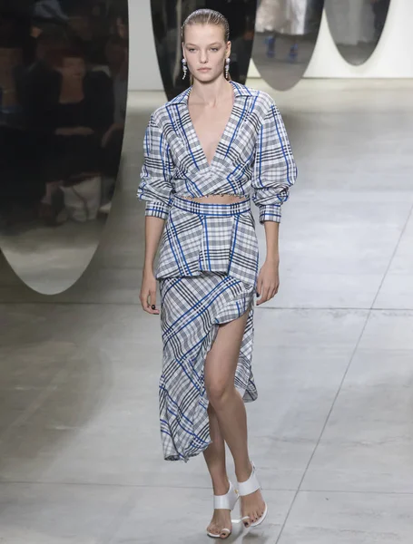 Prabal Gurung show - bahar yaz 2018, New York Moda Haftası