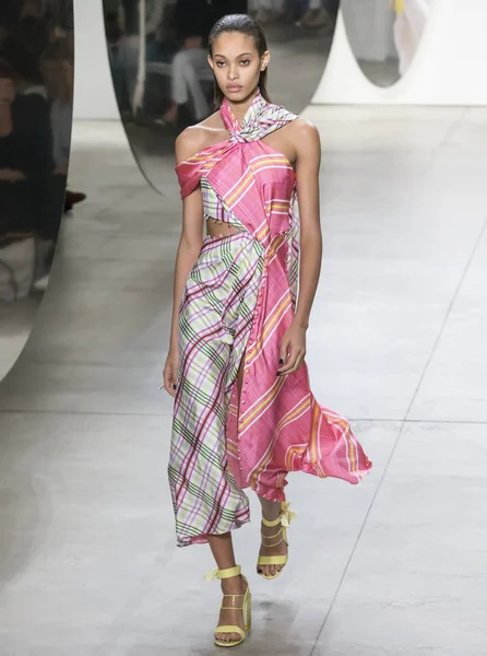 Prabal Gurung show - bahar yaz 2018, New York Moda Haftası