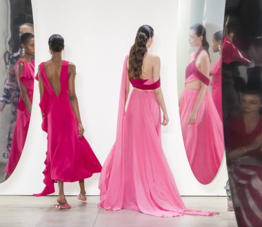 Prabal Gurung show - bahar yaz 2018, New York Moda Haftası