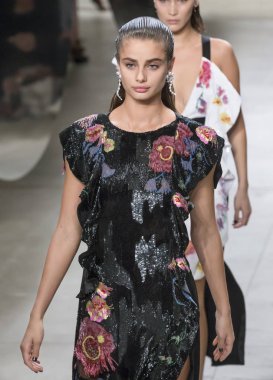 Prabal Gurung show - bahar yaz 2018, New York Moda Haftası