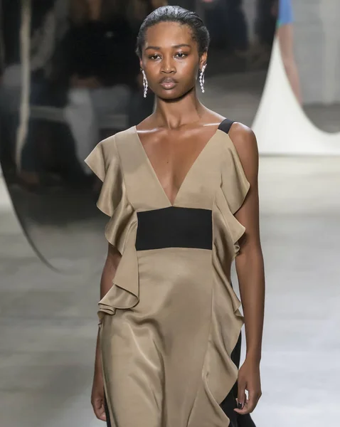 Prabal Gurung Show - Primavera Verão 2018, New York Fashion Week — Fotografia de Stock