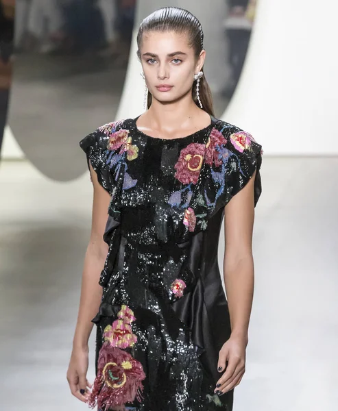 Prabal Gurung Show - Primavera Verão 2018, New York Fashion Week — Fotografia de Stock