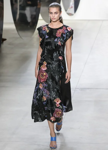 Prabal Gurung show - bahar yaz 2018, New York Moda Haftası
