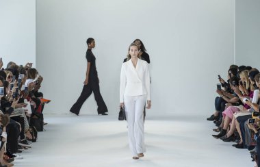 Denibi show - bahar yaz 2018, New York Moda Haftası