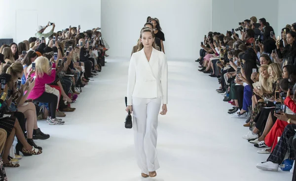 Denibi show - bahar yaz 2018, New York Moda Haftası