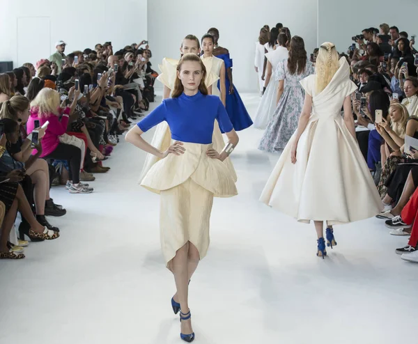 Denibi show - bahar yaz 2018, New York Moda Haftası