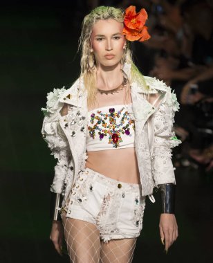 Sarışınlar - bahar yaz 2018, New York Moda Haftası göster