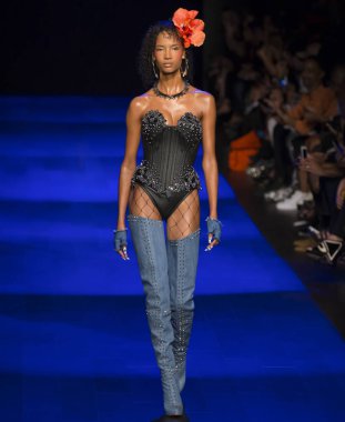 Sarışınlar - bahar yaz 2018, New York Moda Haftası göster