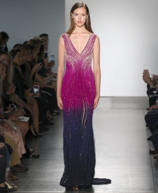 Pamella Roland show - bahar yaz 2018, New York Moda Haftası