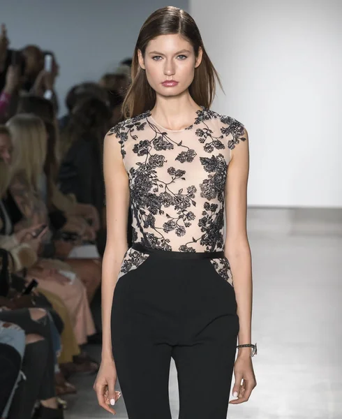 Pamella Roland show - bahar yaz 2018, New York Moda Haftası