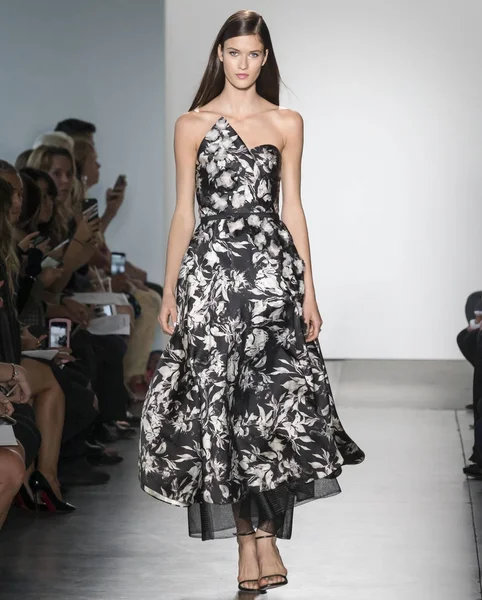 Pamella Roland Show - Primavera Verão 2018, New York Fashion Week — Fotografia de Stock