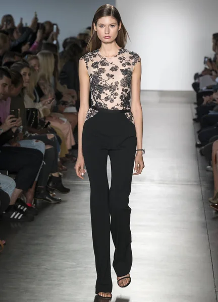 Pamella Roland show - bahar yaz 2018, New York Moda Haftası