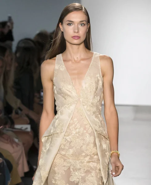 Pamella Roland show - bahar yaz 2018, New York Moda Haftası