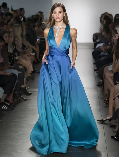 Pamella Roland show - bahar yaz 2018, New York Moda Haftası