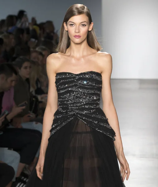 Pamella Roland show - bahar yaz 2018, New York Moda Haftası