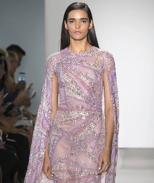 Pamella Roland show - bahar yaz 2018, New York Moda Haftası