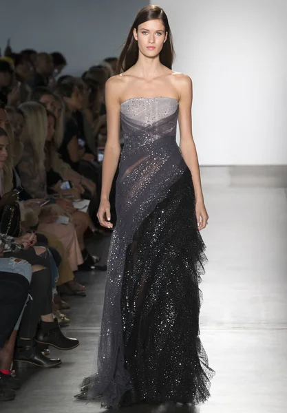 Pamella Roland show - bahar yaz 2018, New York Moda Haftası