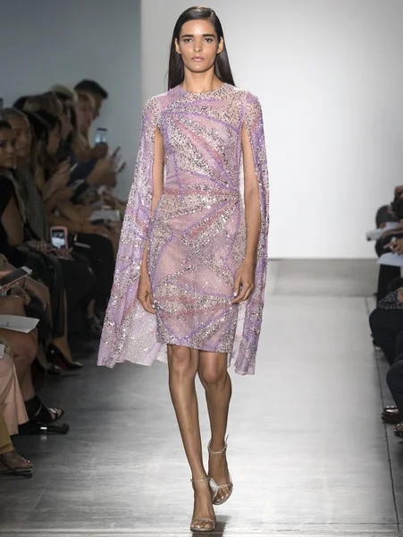 Pamella Roland show - bahar yaz 2018, New York Moda Haftası