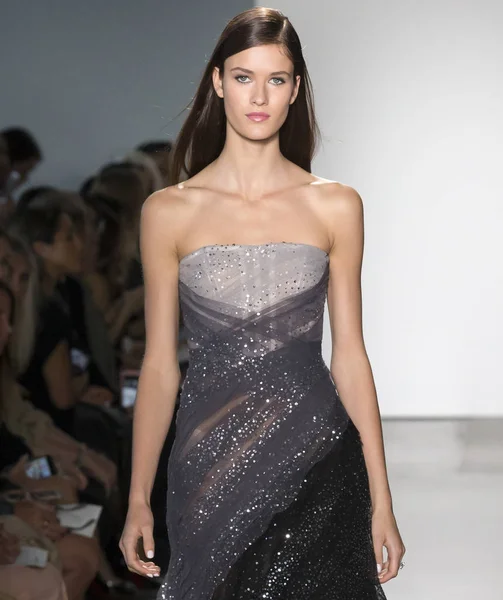 Pamella Roland show - bahar yaz 2018, New York Moda Haftası