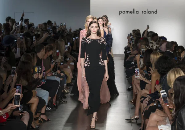Pamella Roland Show - Primavera Verão 2018, New York Fashion Week — Fotografia de Stock