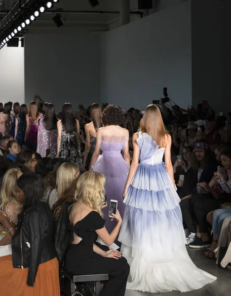 Pamella Roland show - bahar yaz 2018, New York Moda Haftası