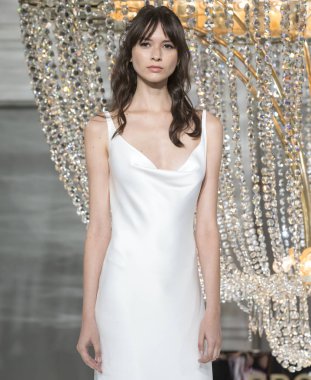 Pronovias - Güz 2018 koleksiyonu - New York moda hafta gelin