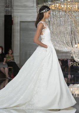 Pronovias - Güz 2018 koleksiyonu - New York moda hafta gelin