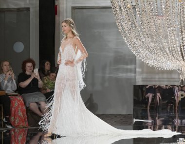 Pronovias - Güz 2018 koleksiyonu - New York moda hafta gelin