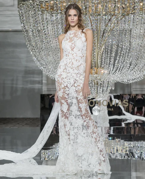 Pronovias-2018 컬렉션이-뉴욕 패션 위 크 브라 — 스톡 사진