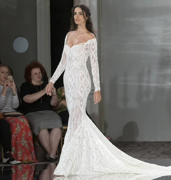 Pronovias - Colección Otoño 2018 - New York Fashion Week Bridal — Foto de Stock