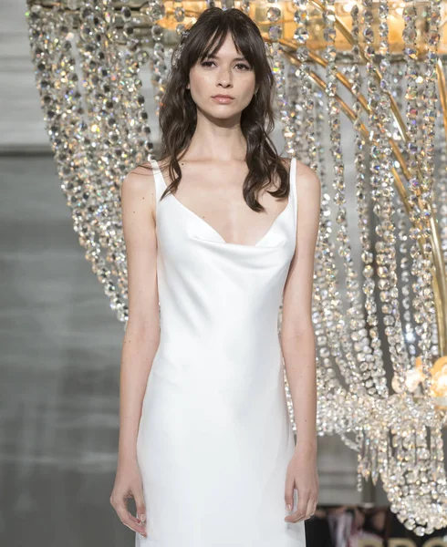 Pronovias - Güz 2018 koleksiyonu - New York moda hafta gelin