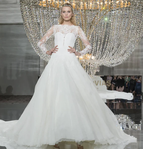 Pronovias - Fall 2018 Collection - New York Fashion Week Bridal — Stock Photo, Image