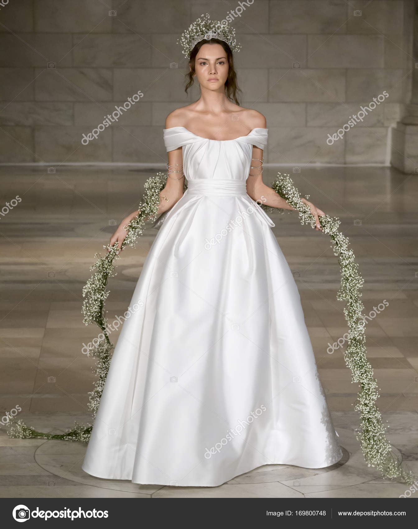 Reem Acra Bride Runway Reem Acra Fall 2018 Collection New York