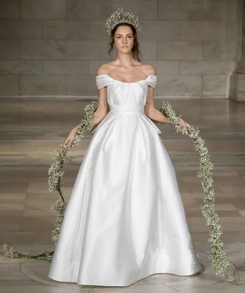 Reem Acra - Güz 2018 koleksiyonu - New York moda hafta gelin