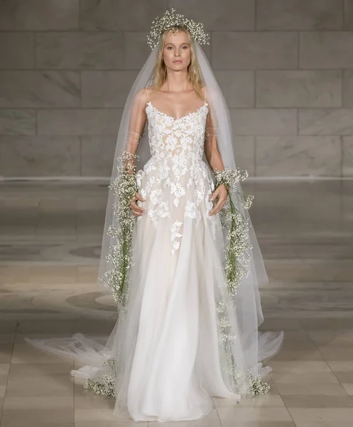 Reem Acra - Güz 2018 koleksiyonu - New York moda hafta gelin