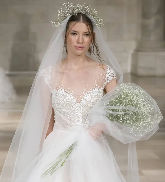 Reem Acra - Güz 2018 koleksiyonu - New York moda hafta gelin