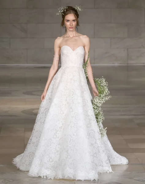 Reem Acra - Güz 2018 koleksiyonu - New York moda hafta gelin