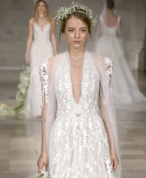 Reem Acra - Güz 2018 koleksiyonu - New York moda hafta gelin