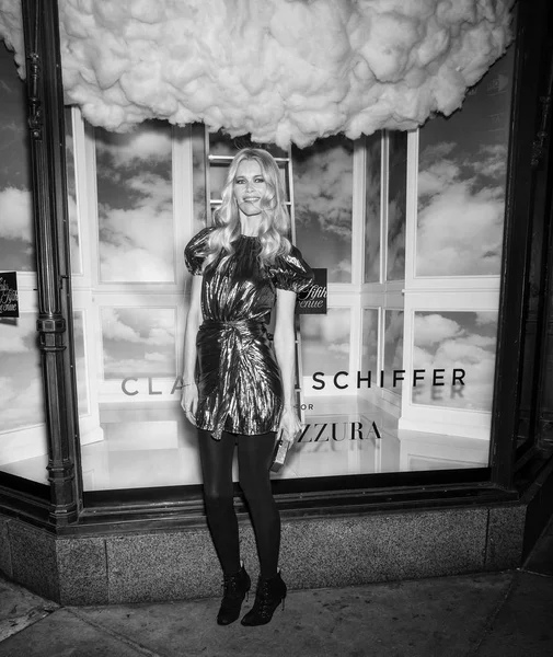 Claudia Schiffer para el lanzamiento de Aquazzura — Foto de Stock