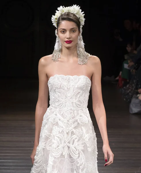 Naeem Khan - Outono 2018 Coleção - New York Fashion Week Noiva — Fotografia de Stock