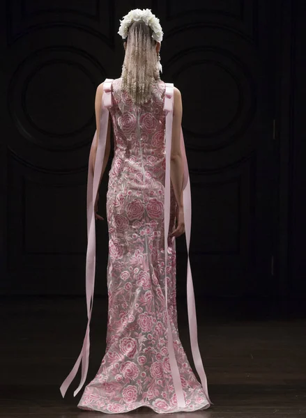 Naeem Khan - jesień kolekcja 2018 - New York Fashion tydzień ślubne — Zdjęcie stockowe