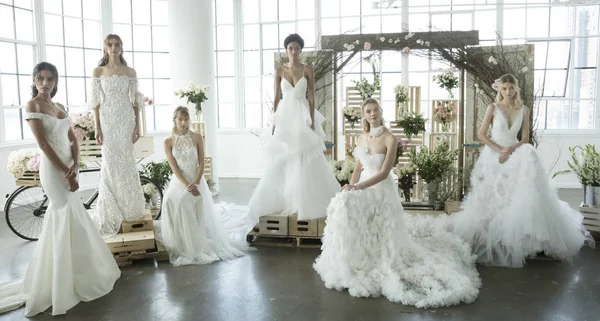 Marchesa - Güz 2018 koleksiyonu - New York moda hafta gelin
