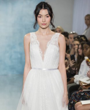 Theia - Güz 2018 koleksiyonu - New York moda hafta gelin