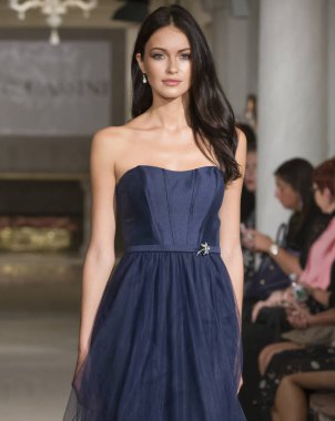 Oleg Cassini - Güz 2018 koleksiyonu - New York moda hafta Brid