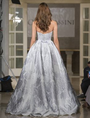 Oleg Cassini - Güz 2018 koleksiyonu - New York moda hafta Brid