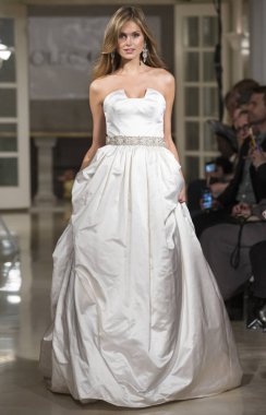 Oleg Cassini - Güz 2018 koleksiyonu - New York moda hafta Brid