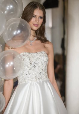 Oleg Cassini - Güz 2018 koleksiyonu - New York moda hafta Brid